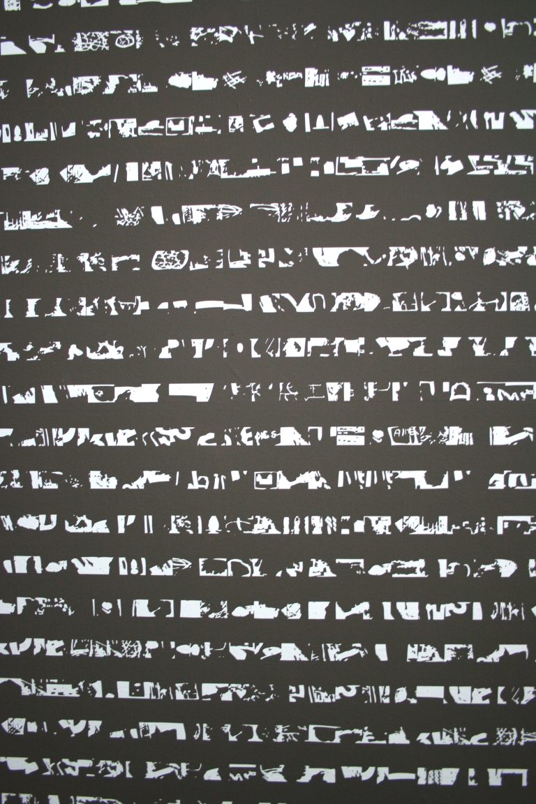 aulnay_3000.rtf - Adhésif sur mur - 350 X 200 cm - 2011. OrangeRouge chez Khiasma, Les Lilas