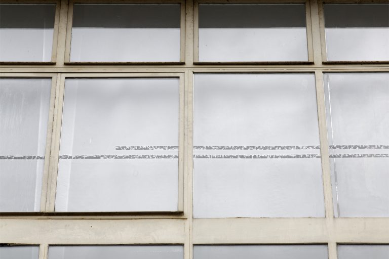 montreuil_juvisy.rtf - Bandes adhésives - 1100 X 9 cm - 2017 Centre d’art Camille Lambert, Juvisy.