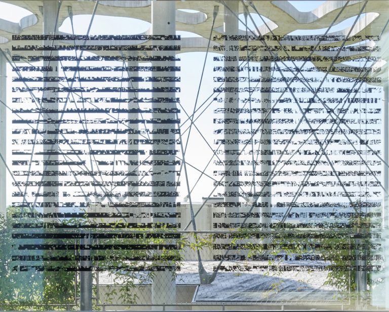 fondationmichalski.rtf
Sérigraphie sur verre 
 243 X 348 cm
2021 - Oeuvre pérenne réalisée pour la salle de jury de la Fondation Michalski, Montricher.